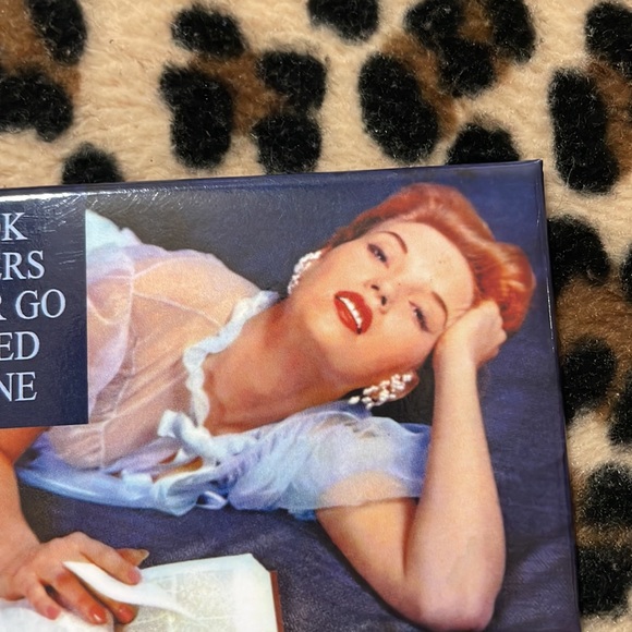 2012 Book Lovers Never Go To Bed Alone Fridge Magnet Wine Funny Library Kitsch - Picture 11 of 13
